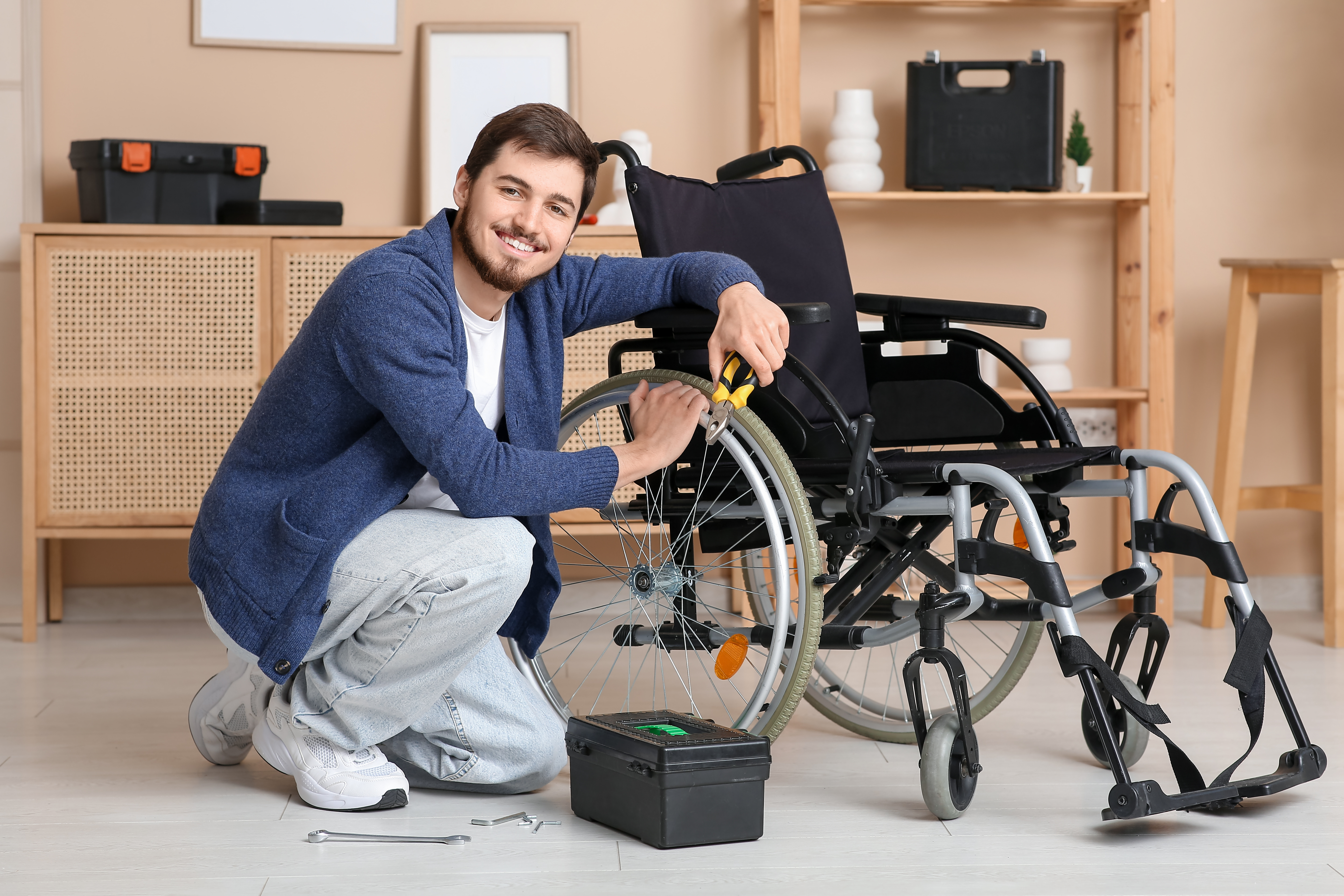 Wartung und Reparatur von Rehahilfsmitteln durch Fachpersonal
